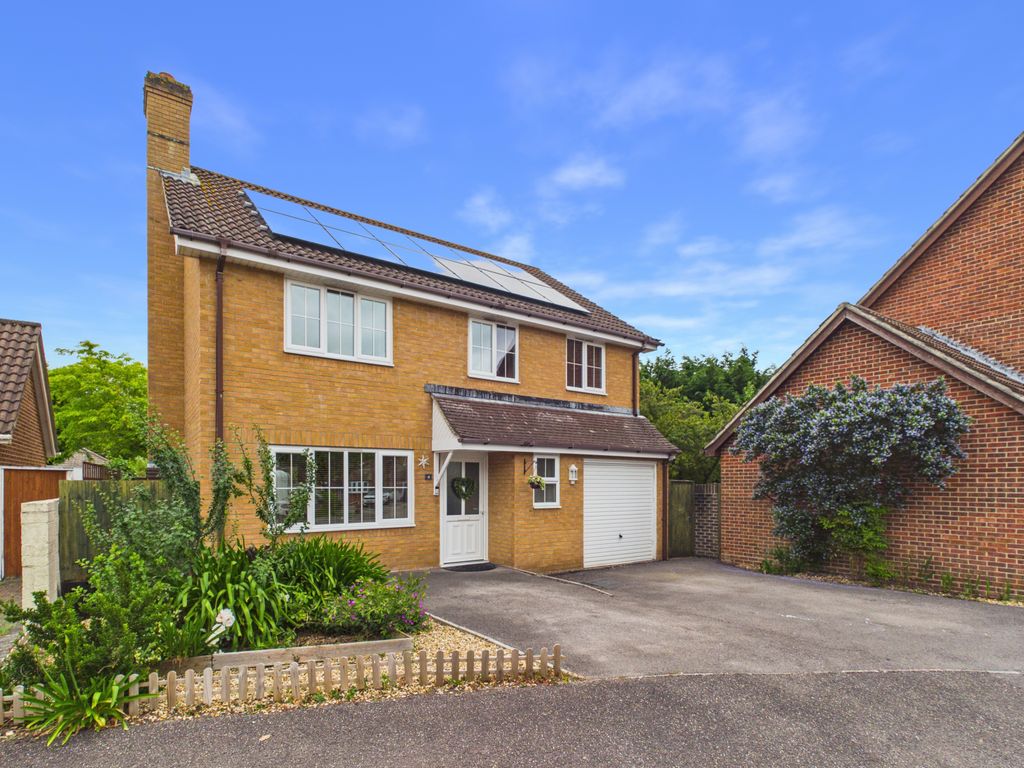 Property photo 1 of 23 Exceptional 4 Bedroom Detached House For Rent