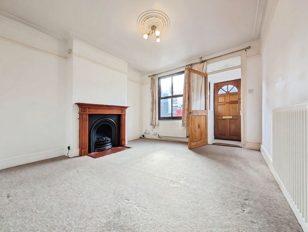 Property photo 2 of 11 Image