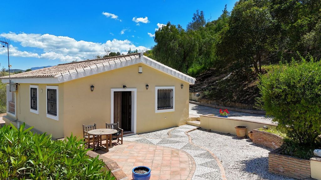 Property photo 2 of 10