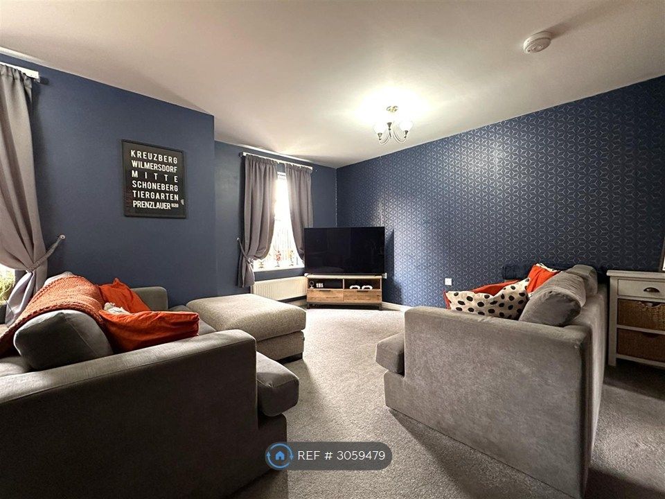 Property photo 3 of 8 Lounge Open Plan