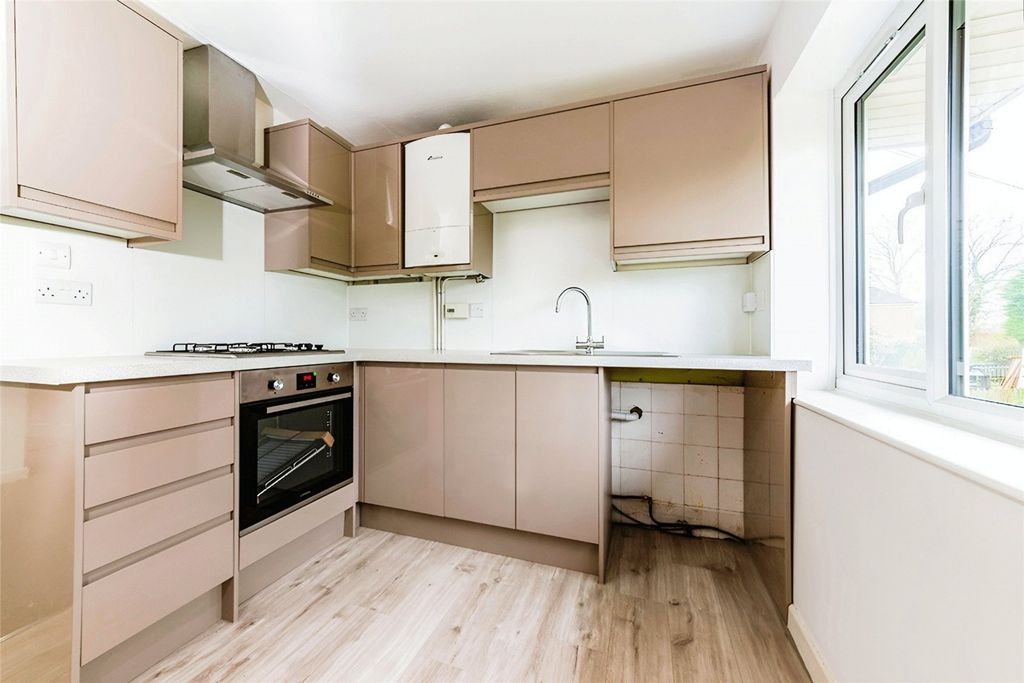 Property photo 2 of 10 Kitchen