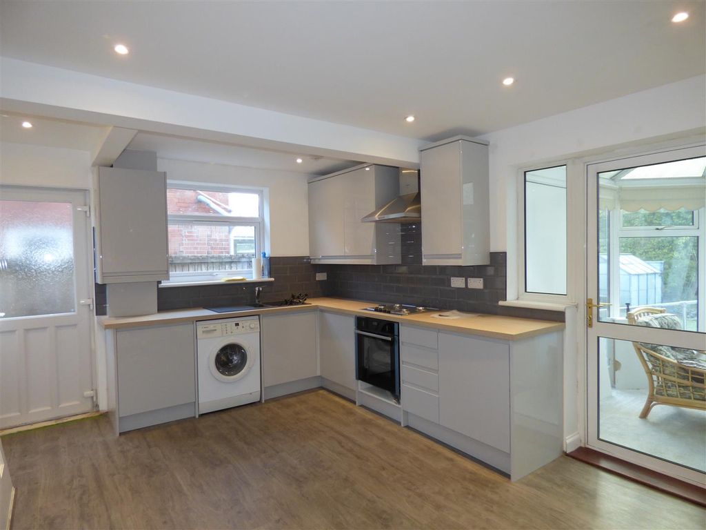 Property photo 3 of 7 119 Draycott Road Kitchen.Jpg