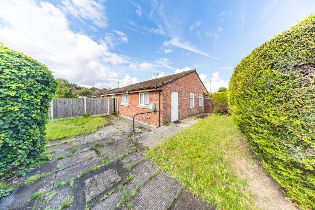 Property photo 2 of 13 1 Crantock Close Garden 2.Jpg