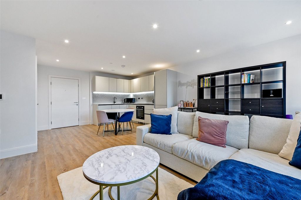 Property photo 1 of 18 Reception Room