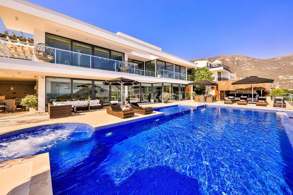 Property photo 3 of 59