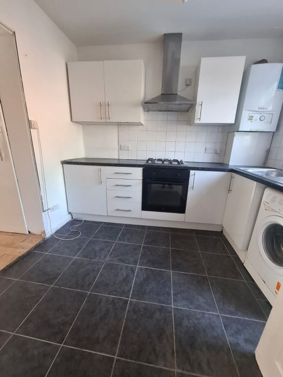 Property photo 1 of 7 3 Bed Terraced House To Rent Gilmore Road, London Se13
