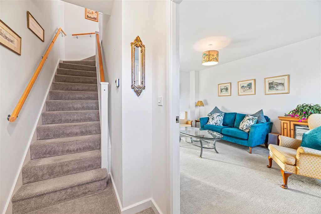 Property photo 2 of 17 Hallway