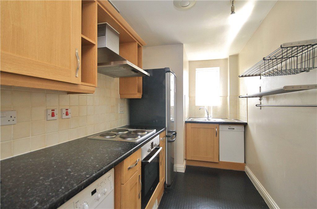 Property photo 3 of 9 Kitchen