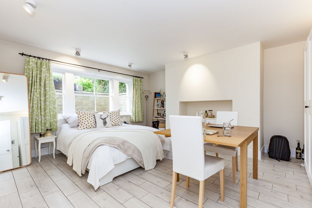 Property photo 2 of 9 Photo 02