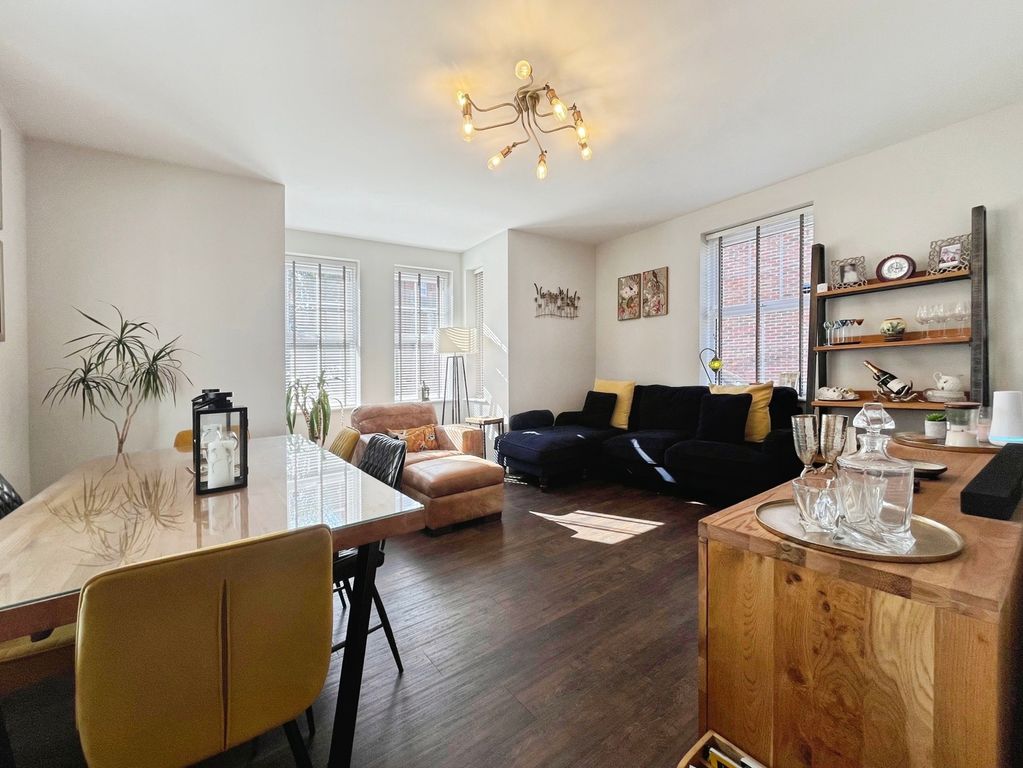 Property photo 3 of 19 Pbox-Img.Jpg