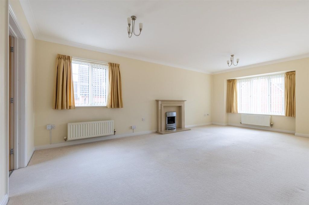 Property photo 2 of 21 4Chestertonway-12.Jpg