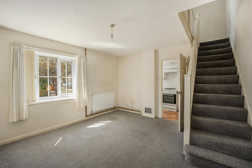 Property photo 2 of 11 7 Canterbury Close, Banbury-7.Jpg