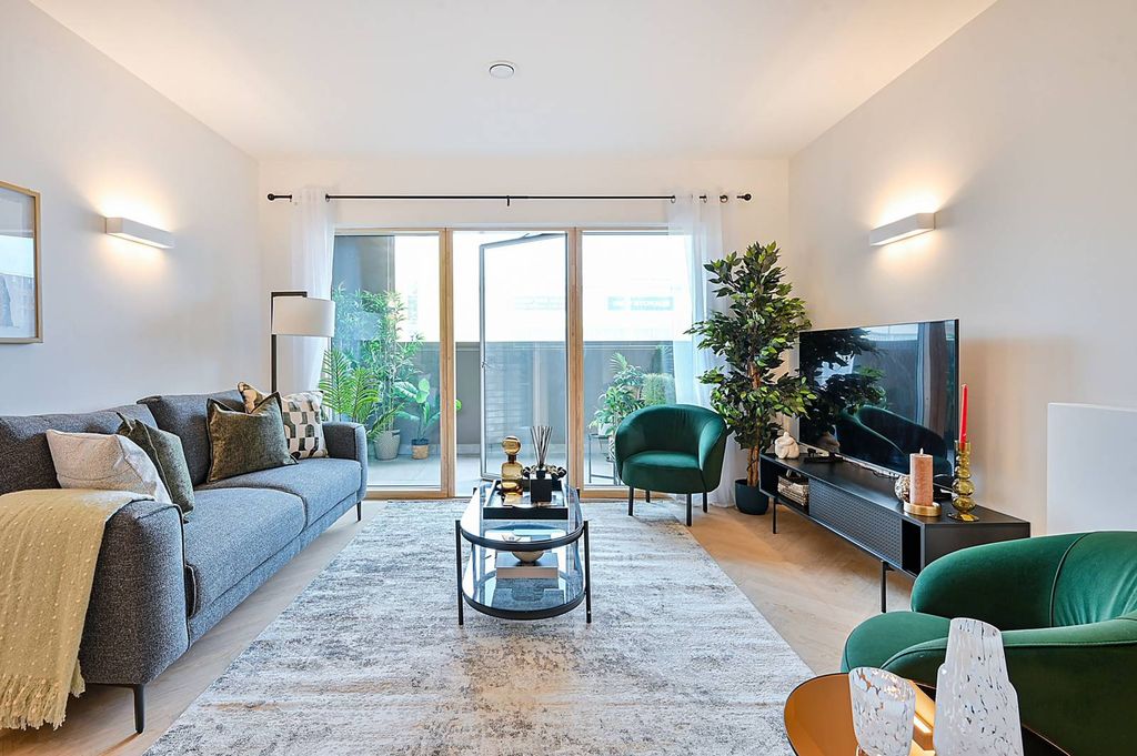 Property photo 1 of 17