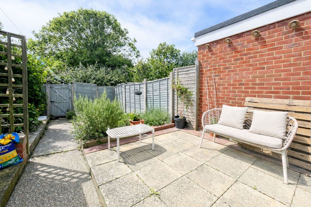 Property photo 2 of 15 Garden