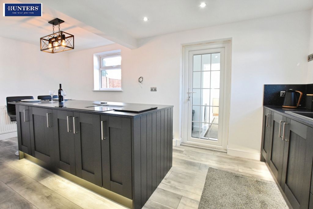 Property photo 2 of 24