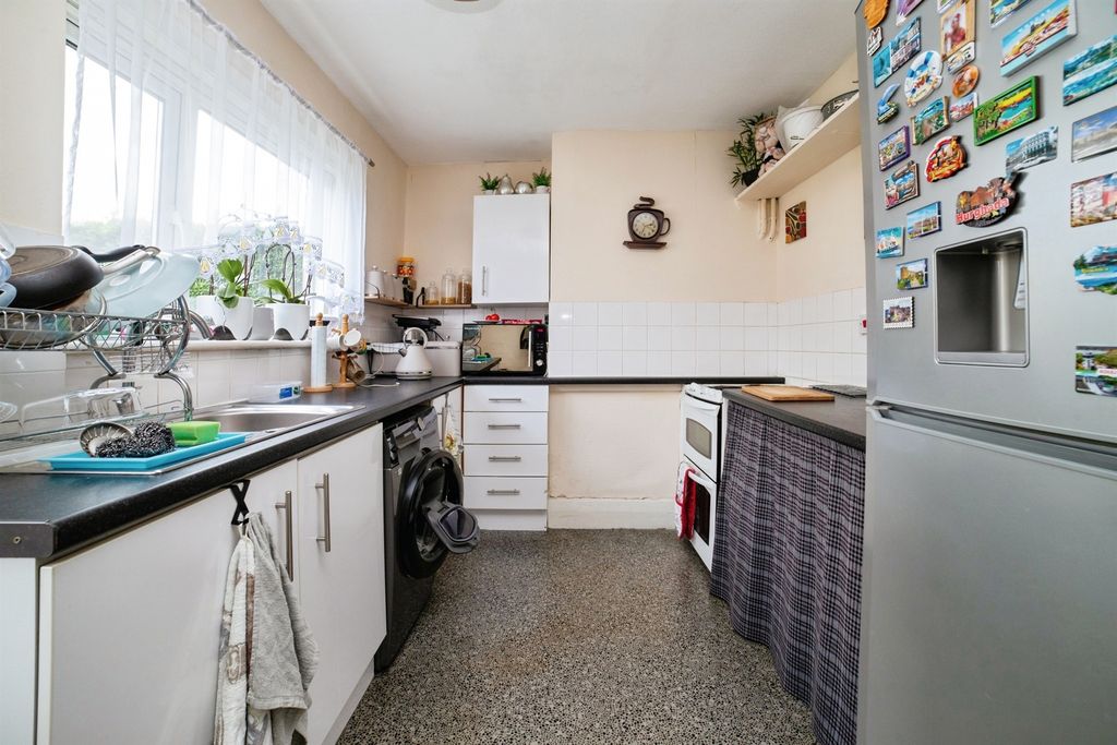 Property photo 3 of 11