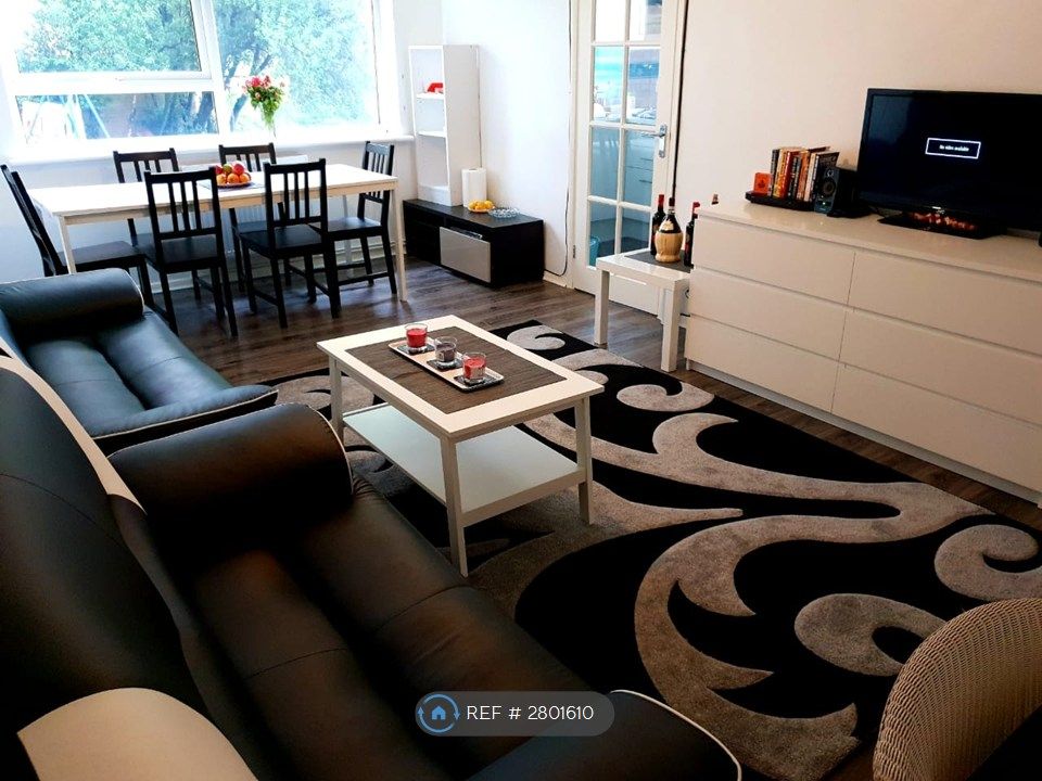 Property photo 1 of 13 Living Room