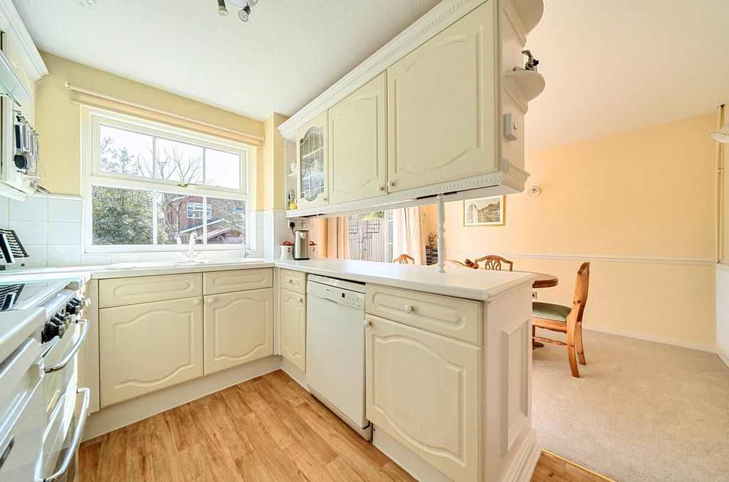 Property photo 3 of 18 1432616-19-69Bbe7...