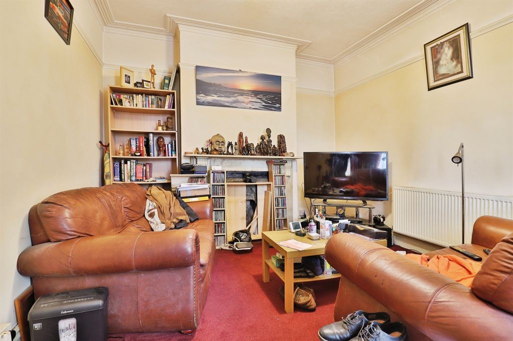 Property photo 2 of 17