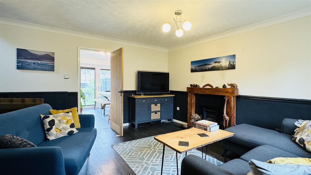 Property photo 2 of 27 Living Area