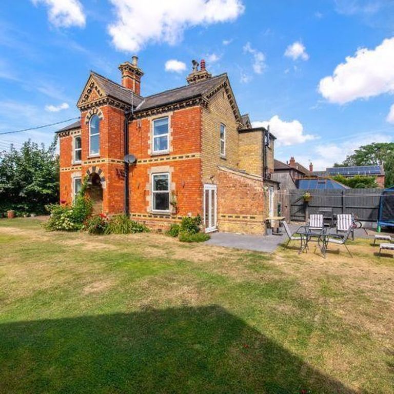 Property photo 1 of 13 Photo 7