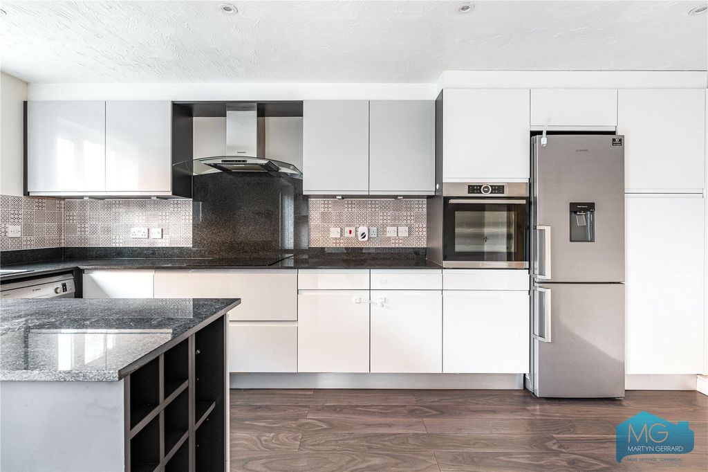 Property photo 2 of 28 Picture No. 35