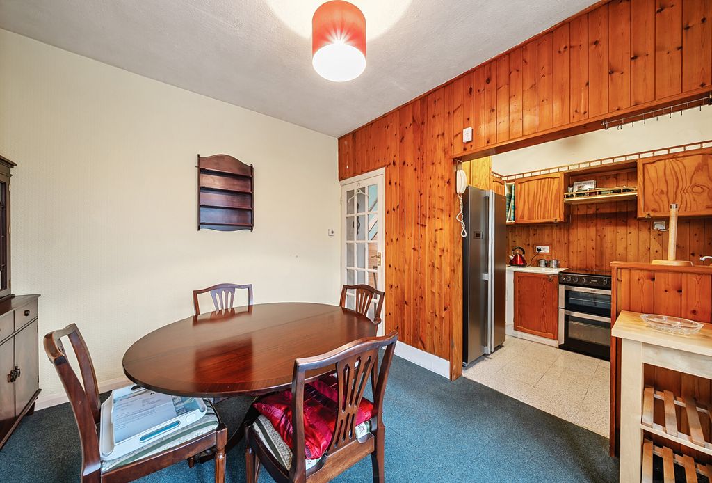 Property photo 3 of 18 1312923-9-685d2Be...