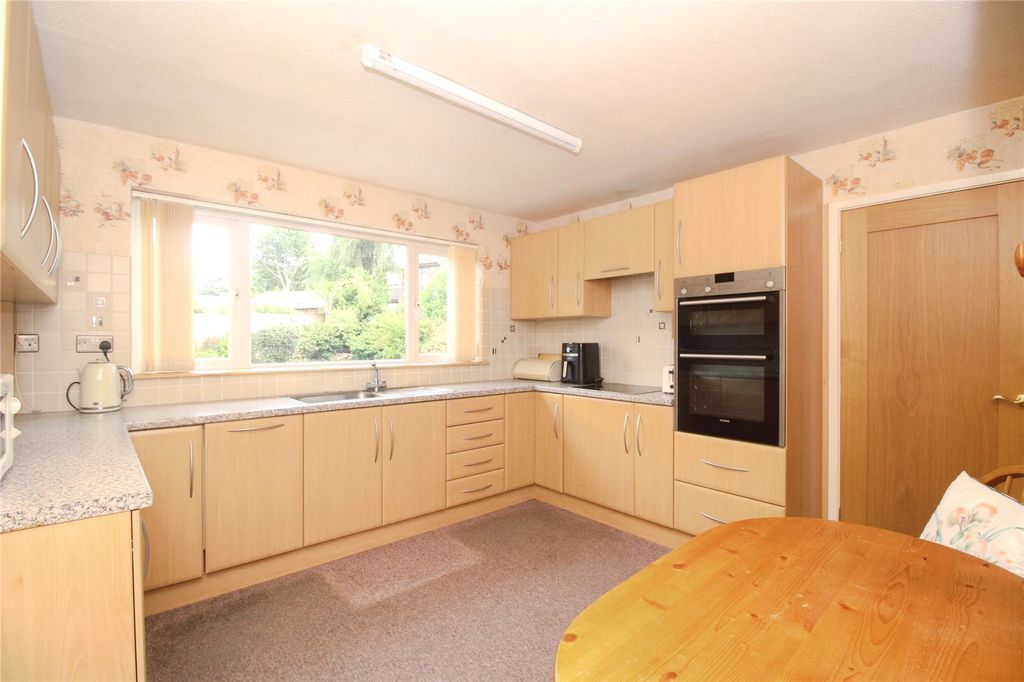 Property photo 2 of 15 Breakfast Kitchen