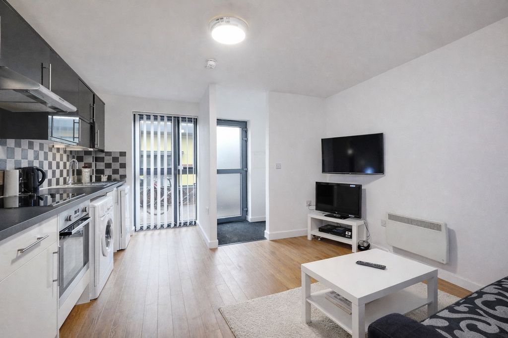 Property photo 3 of 7 Photo 6