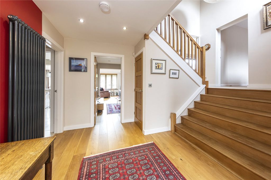 Property photo 2 of 18 Hallway