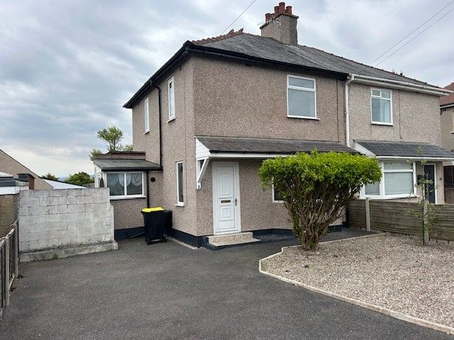 Property photo 1 of 11 Hillmount Avenue