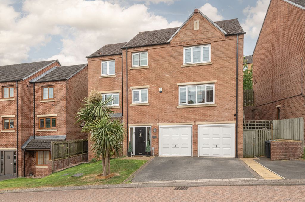Property photo 1 of 32