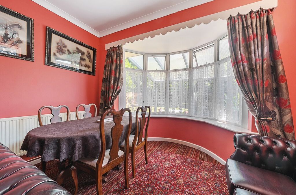 Property photo 3 of 12 1320144-6-686Eb1c...
