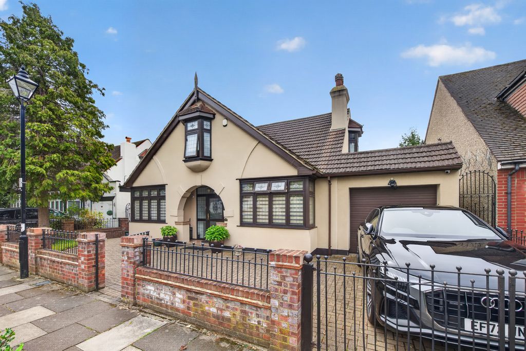 Property photo 1 of 31