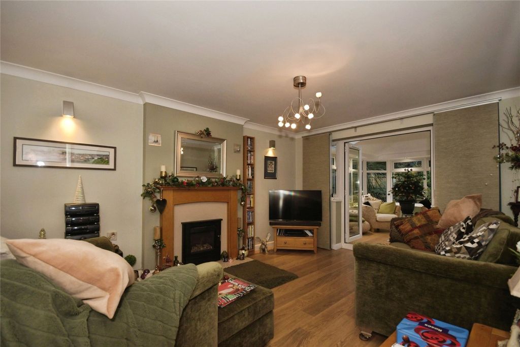 Property photo 2 of 26 Lounge