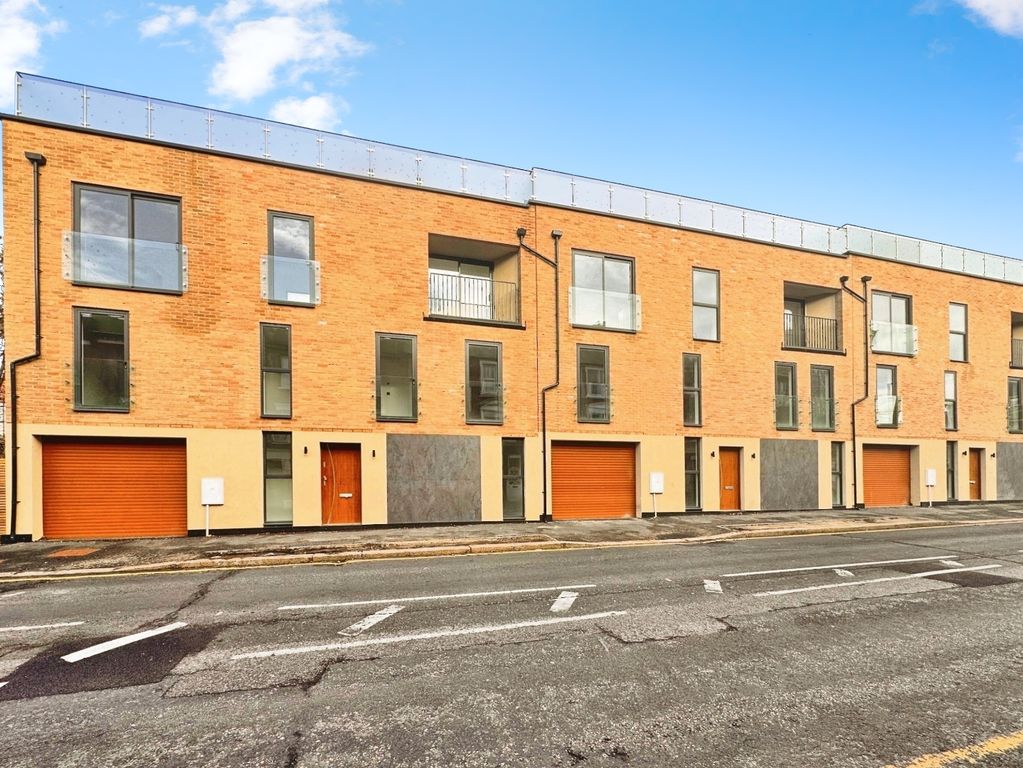 Property photo 2 of 26 Pbox-Street_Scape-427401.Jpg