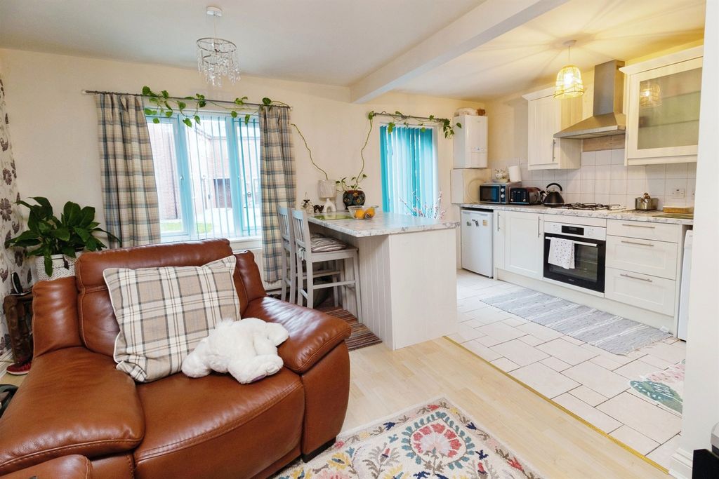 Property photo 2 of 17