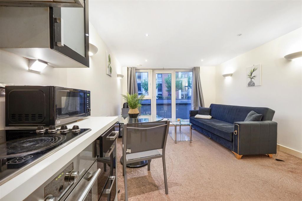 Property photo 2 of 11 Flat 89, Adriatic Apartments - Stf3Ywhhk1Q1Fym5Kew