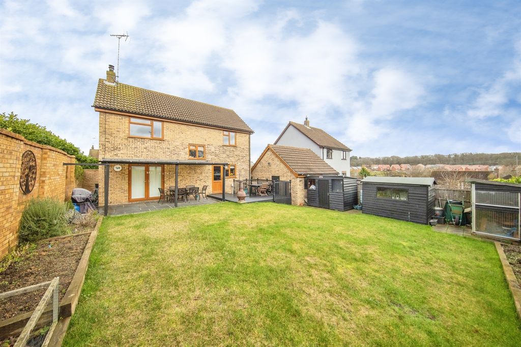 Property photo 2 of 20