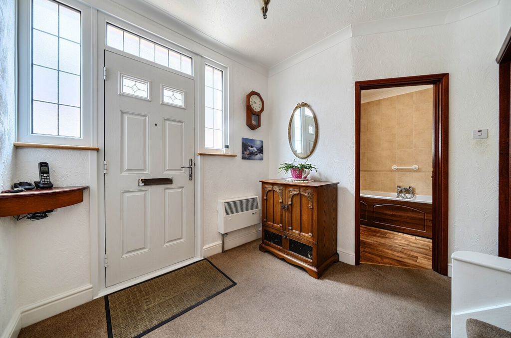 Property photo 2 of 24 Entrance Hall