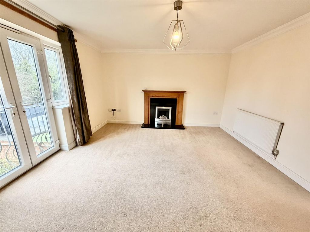 Property photo 3 of 11 Lounge.Jpeg