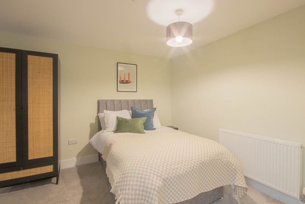 Property photo 1 of 5 Top Floor Rear Studio-1