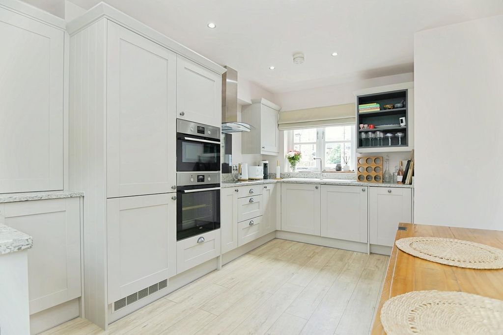 Property photo 2 of 24 Dining Kitchen
