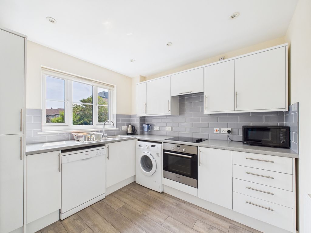 Property photo 2 of 8 Cam03750G0-Pr0055-Still004