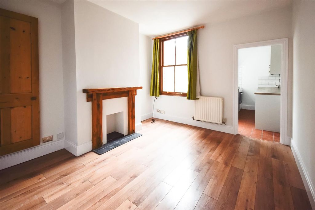 Property photo 2 of 12 2025-02-19 11.15.09.Jpg