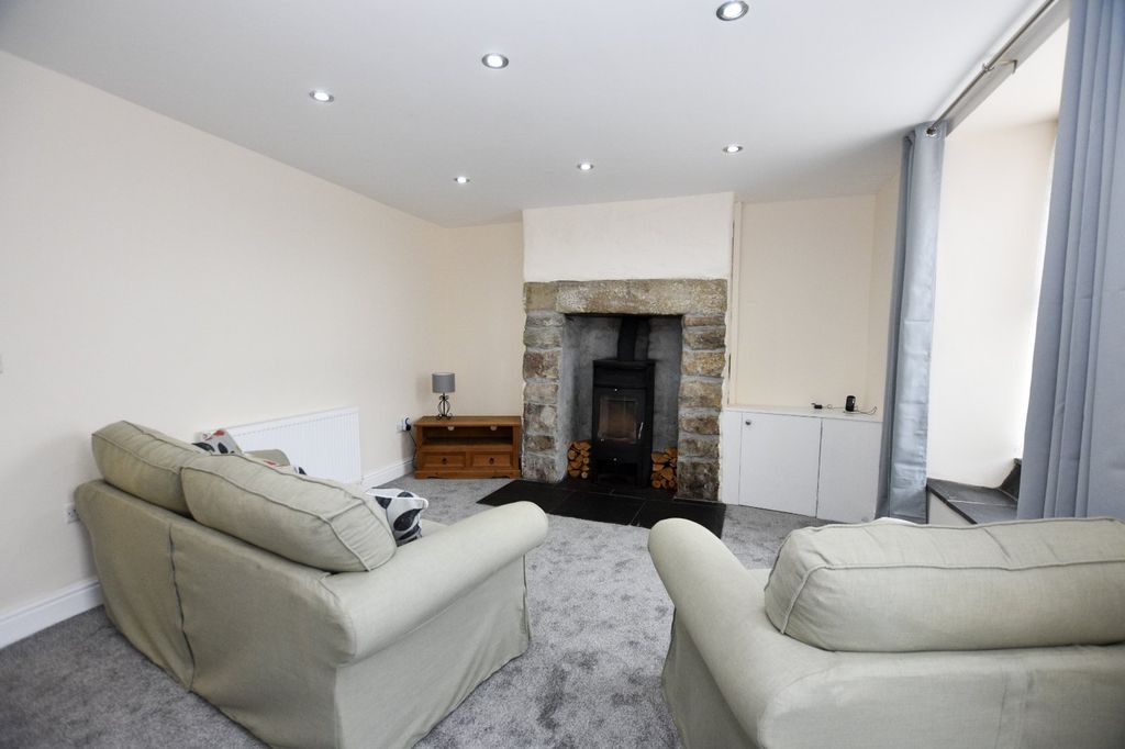 Property photo 2 of 19 Lounge