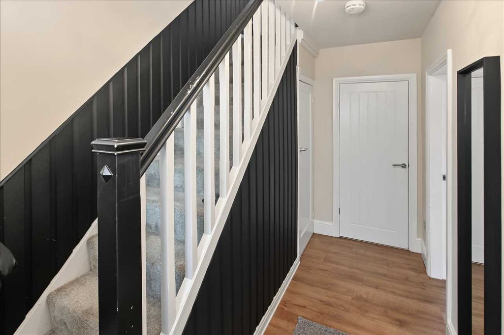 Property photo 2 of 26 Entrance Hall