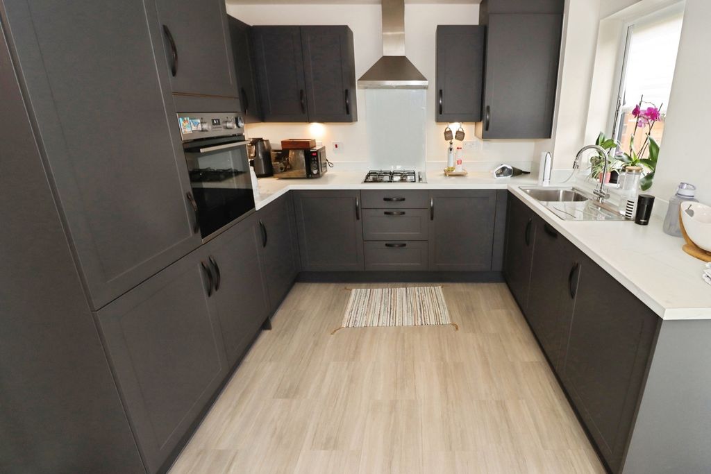 Property photo 2 of 17 Photo