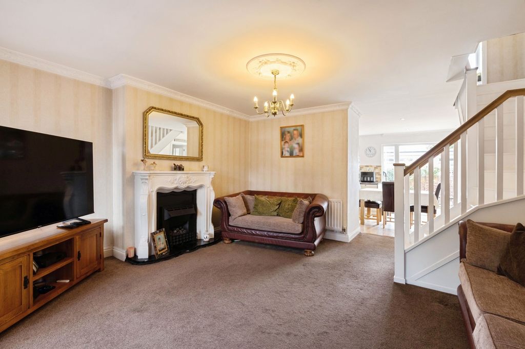 Property photo 2 of 16 Lounge