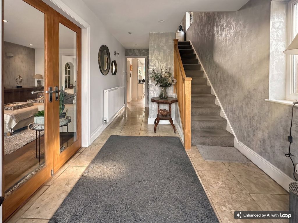 Property photo 2 of 34